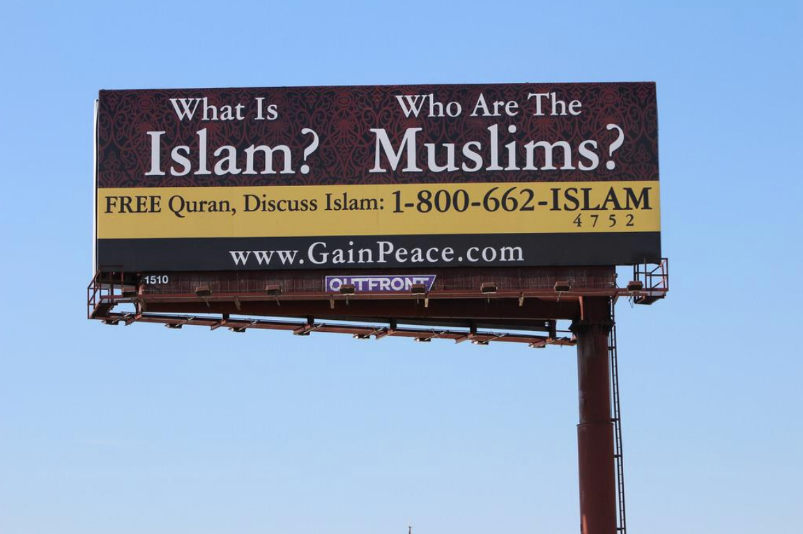 Sign reads "what is Islam?" & "who are Muslims" an the website www.gainpeace.com