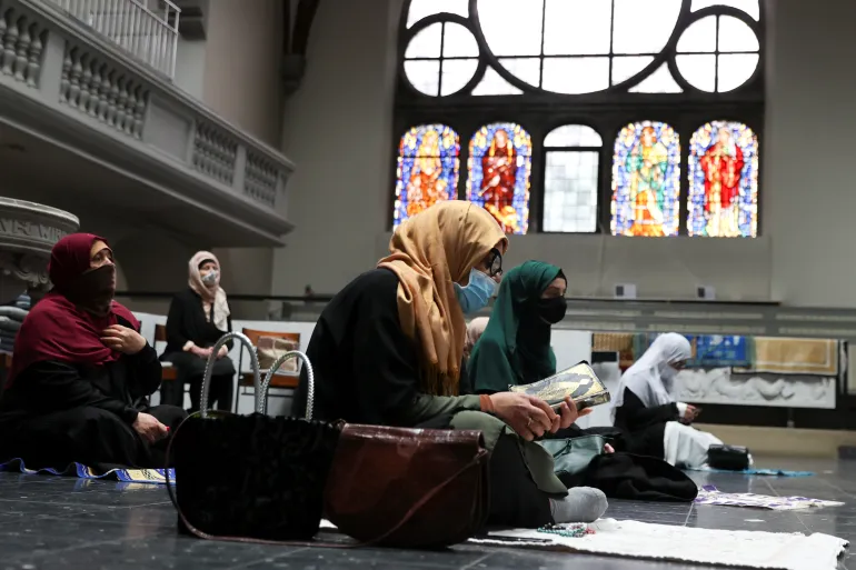 Women sitting on the floor of a mosque in Germany